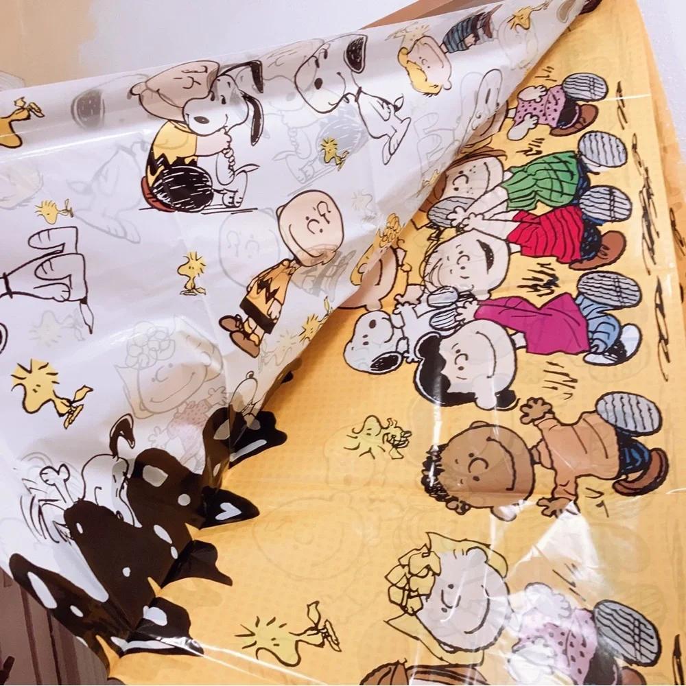 Charlie Brown Peanuts Comic Strip Series Happy Birthday Background 2 Tablecloth